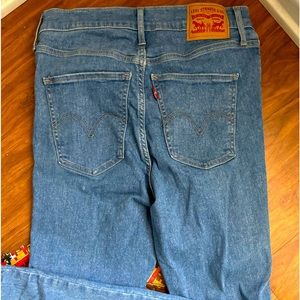 Levi jeans woman size 28 / 4
